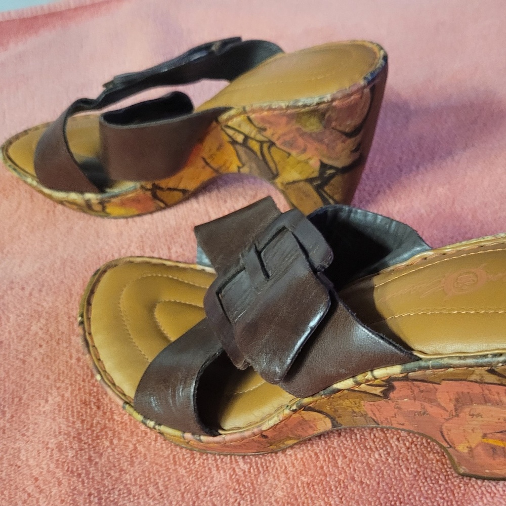 SANDAL DAYS ARE COMING! REDUCED BARN CROWN WEDGE SANDALS SZ 9